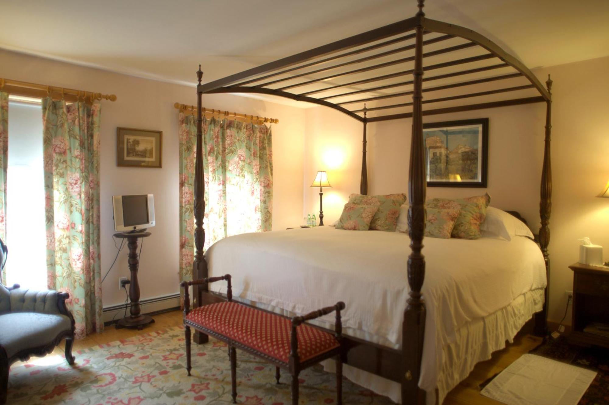 Highland Lake Inn Andover Exteriör bild